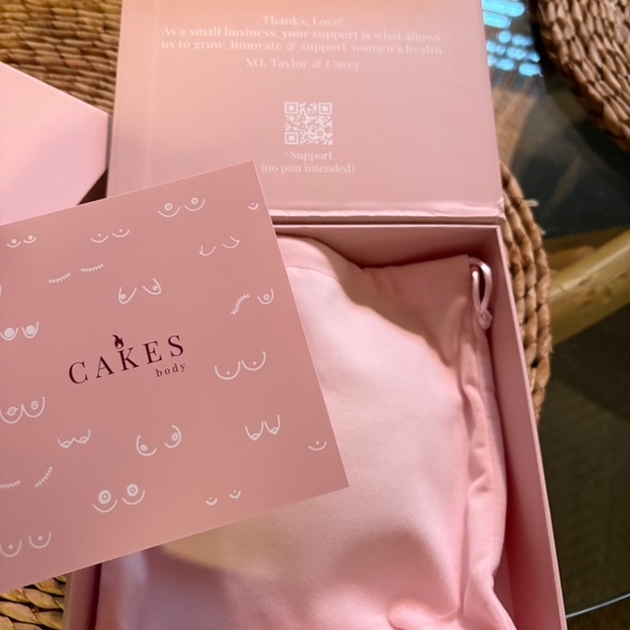 Grippy CAKES Triangles by Cakes Body - Size OG (B-DD) - Honey - Picture 5 of 5